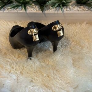 AUTHENTIC Luis Vuitton pumps